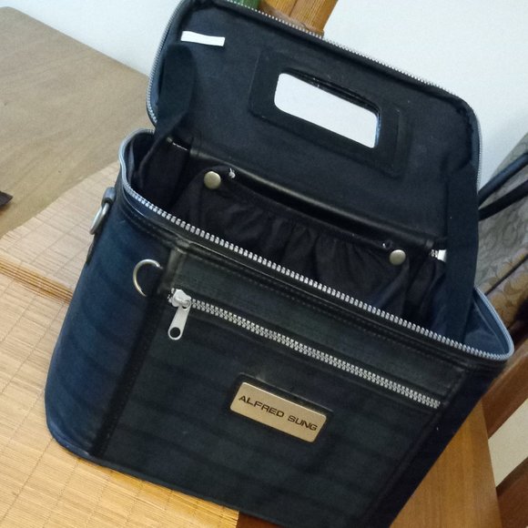 LUGGAGE MAKE-UP BAG - Picture 2 of 4